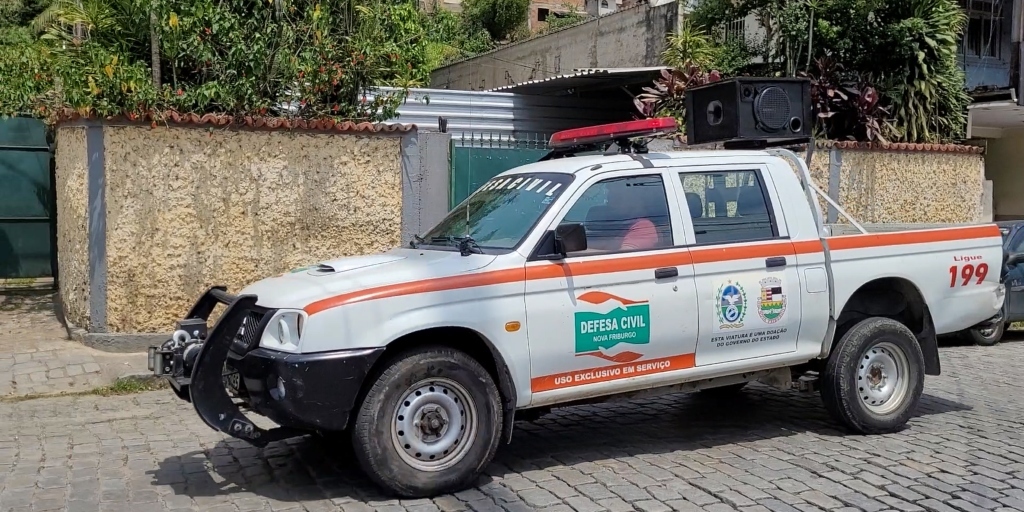 Carro de som convoca população para tomar vacina contra Covid em Friburgo; veja vídeo
