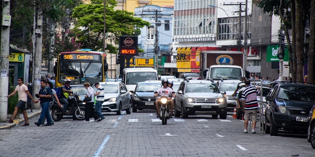 Licenciamento anual para veículos com final de placa de 0 a 4 termina em julho