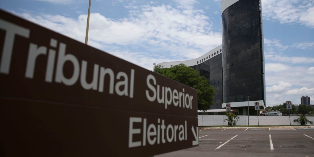 'Armas e votos não se misturam': TSE proíbe porte de armas nos locais de votação no dia da eleição