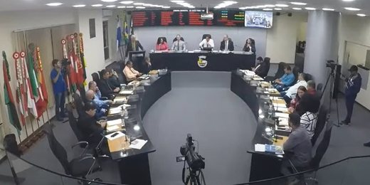 Câmara de Nova Friburgo aprova mudança na lei para permitir licença do vice-prefeito