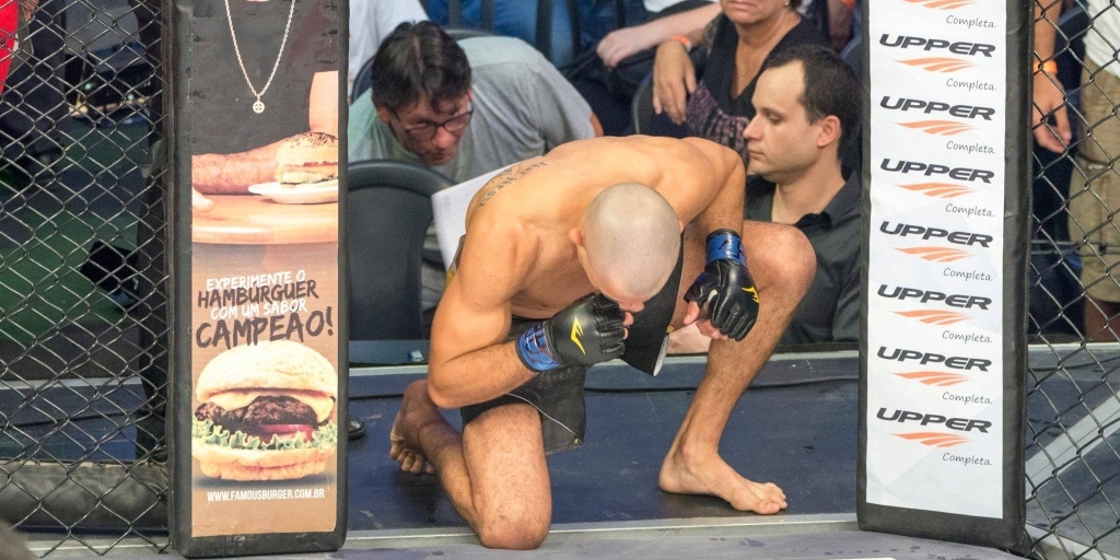 Friburguense Victor Dias defende cinturão do peso-mosca do Titan FC nesta sexta-feira