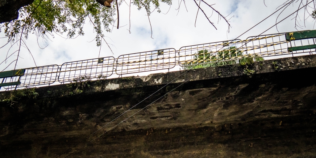 Parte do viaduto atingida no momento do acidente