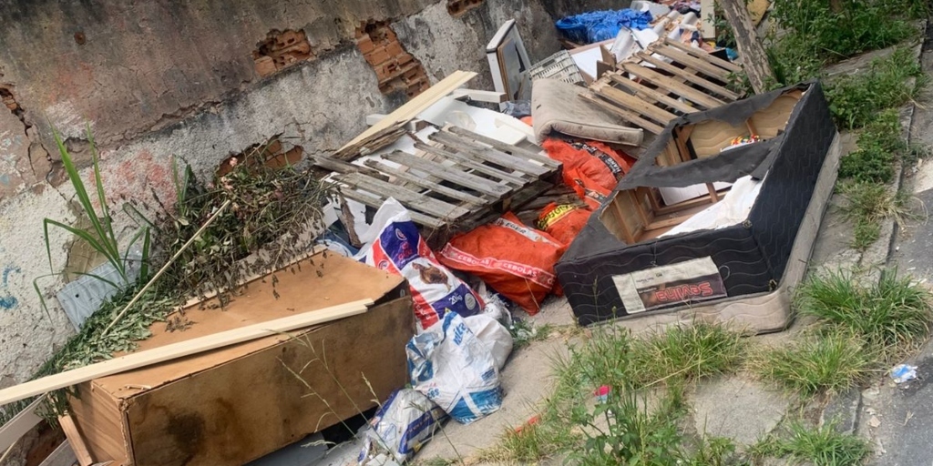 Vereador de Nova Friburgo denuncia omissão da Prefeitura de Nova Friburgo em coleta de lixo e entulho