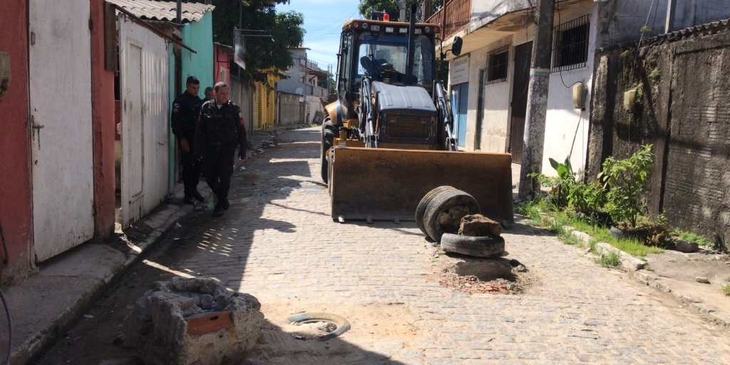 Barricadas são removidas pela Polícia Militar em comunidades de Cabo Frio