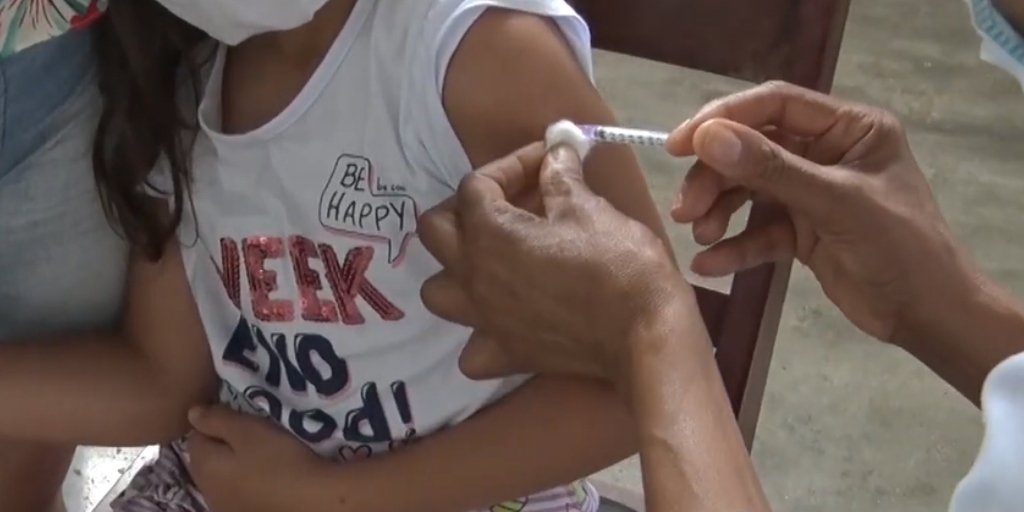 É importante manter a vacinação das crianças em dia para prevenir doenças 