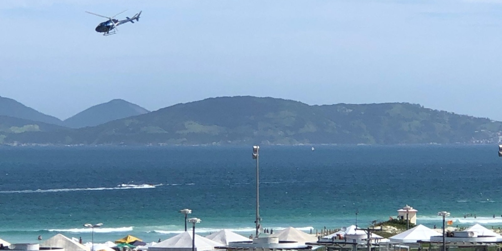 Helicóptero da polícia foi utilizado para monitorar  Praia do Forte e comunidades de Cabo Frio 