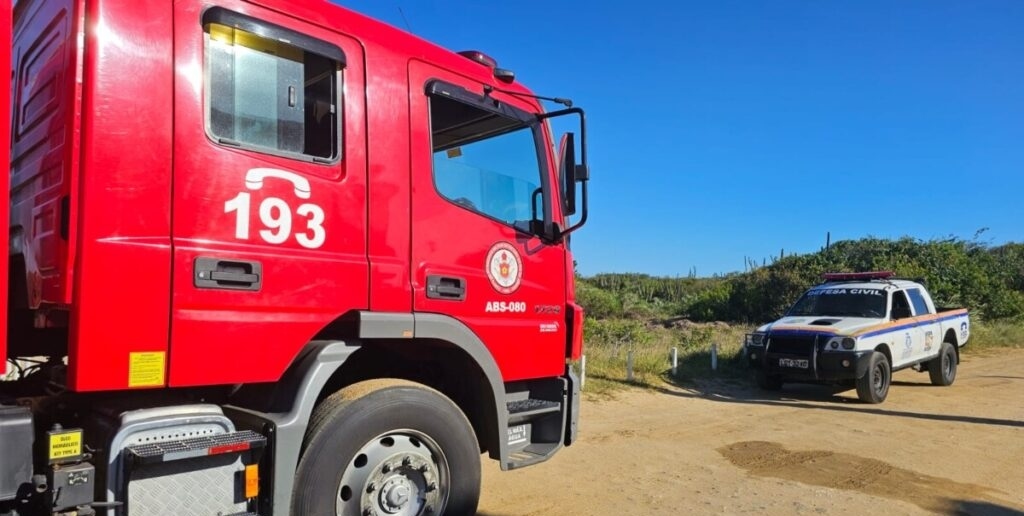 Defesa Civil foi chamada para dar suporte ao Corpo de Bombeiros no combate a focos de incêndio
