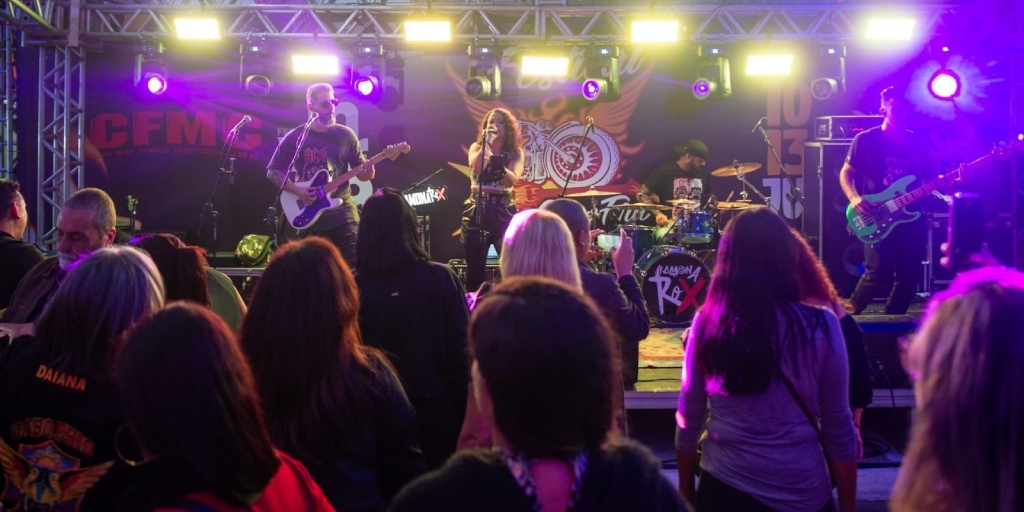 Festival Moto Rock começou nessa quinta-feira, 10, na Praia do Forte, em Cabo Frio