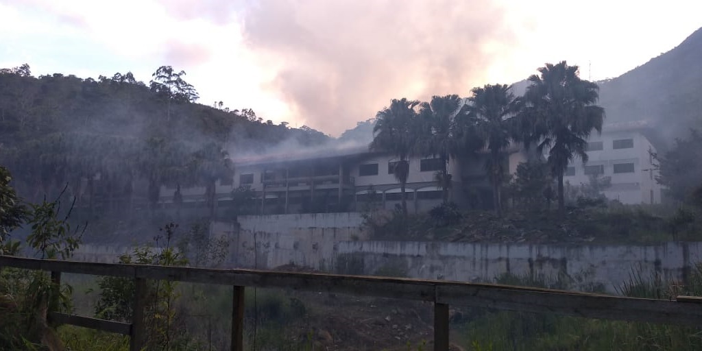 Incêndio atinge prédio principal das futuras instalações do Hospital do Câncer, em outubro de 2018
