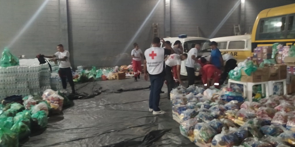 Cruz Vermelha de Nova Friburgo auxilia vítimas das chuvas no Norte e Noroeste do RJ