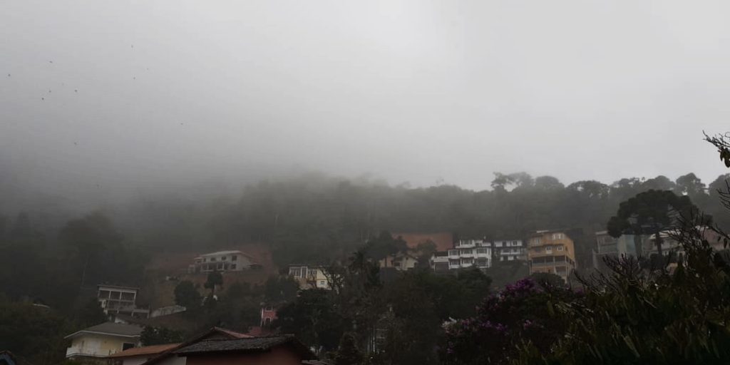 Tempo nublado na tarde desta quinta-feira em Teresópolis