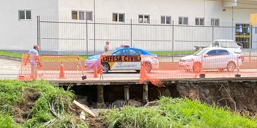 Estruturas foram colocadas no local para fazer a sustentação da ciclovia