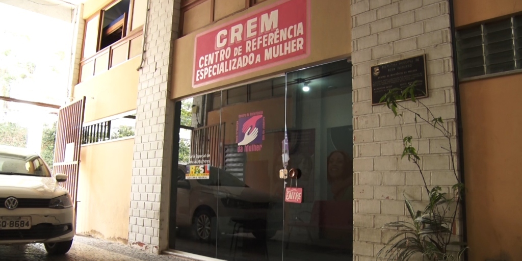 Crem: atendimentos social, jurídico e psicológico às mulheres