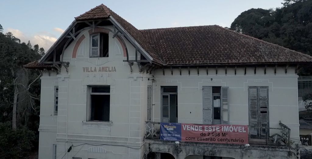 Sem reforma, palacete da Villa Amélia, inaugurado em 1916, hoje sofre com a ação do tempo