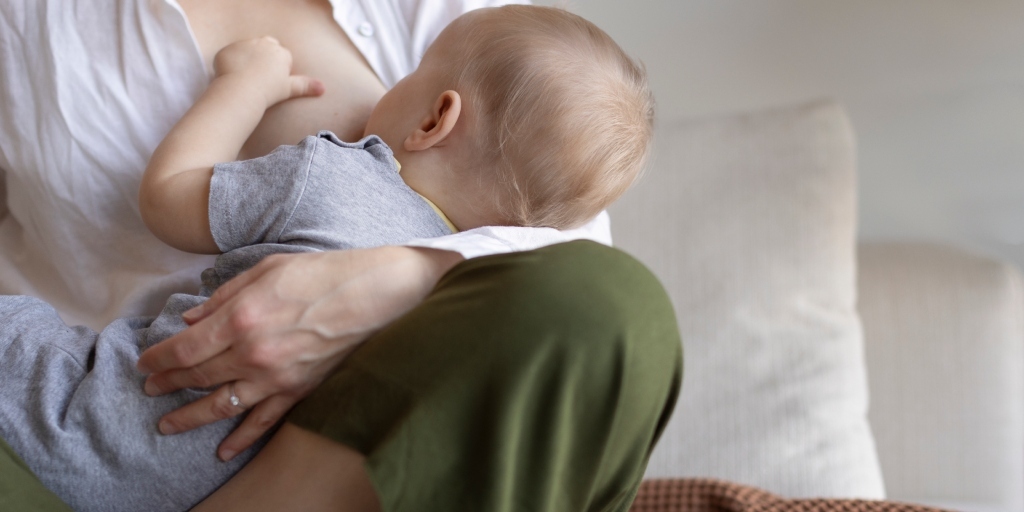 O leite materno traz benefícios importantes para o bebê 
