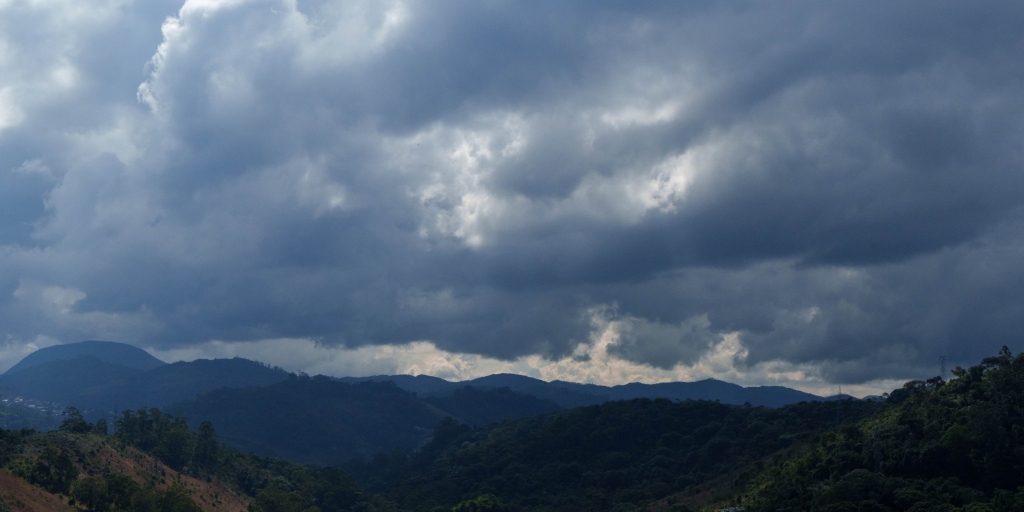 Estado do Rio de Janeiro tem alerta para chuvas intensas e declínio de temperatura, segundo Inmet 