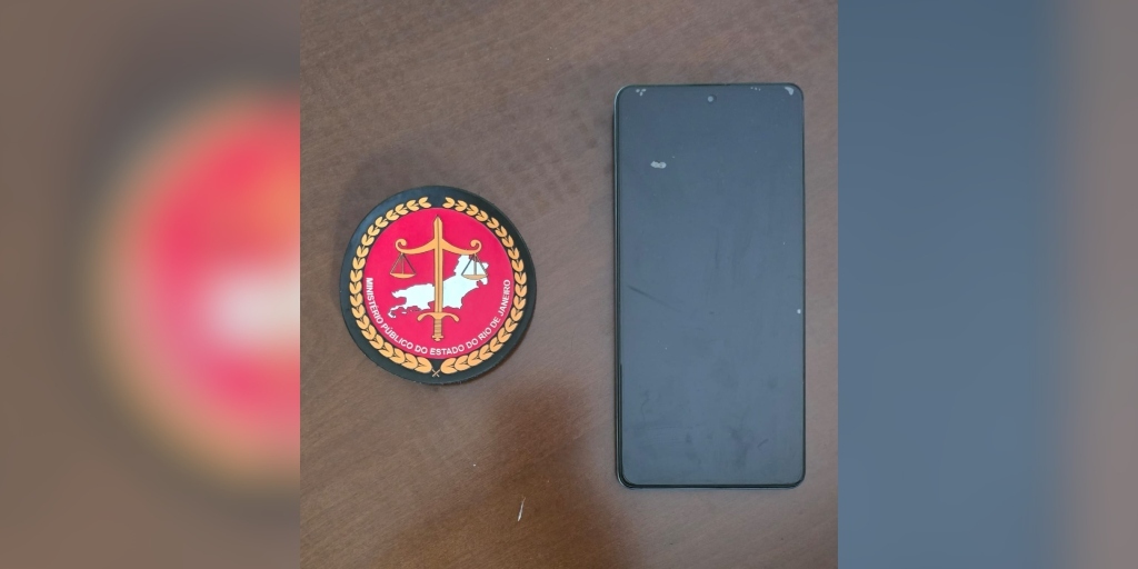Aparelho celular foi apreendido durante operação