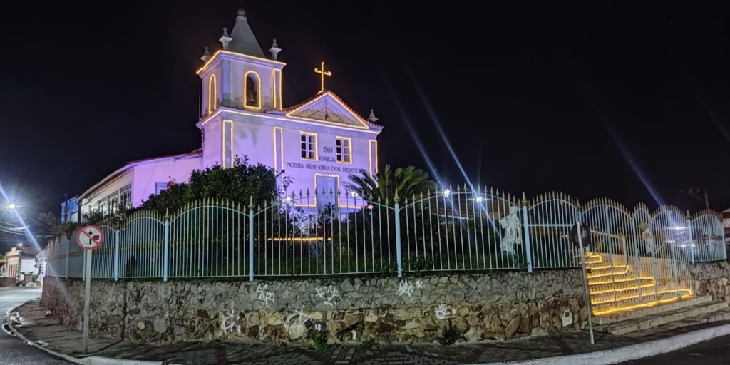 Tradicional Igreja já recebeu iluminação natalina 
