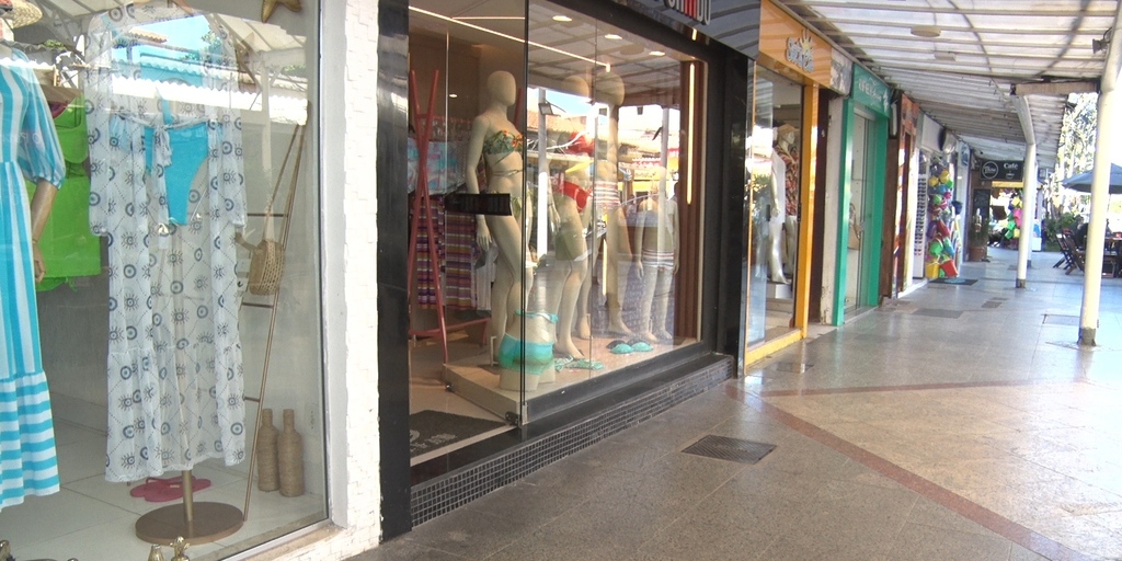 Rua dos Biquínis é o maior polo de moda praia a céu aberto da América Latina 