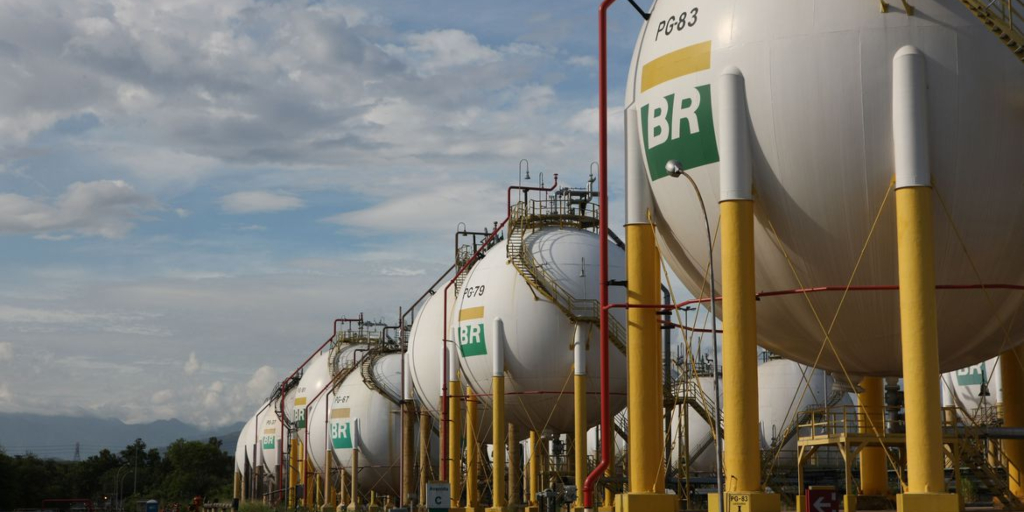 Petrobras anuncia aumento de 39% no gás natural para distribuidoras