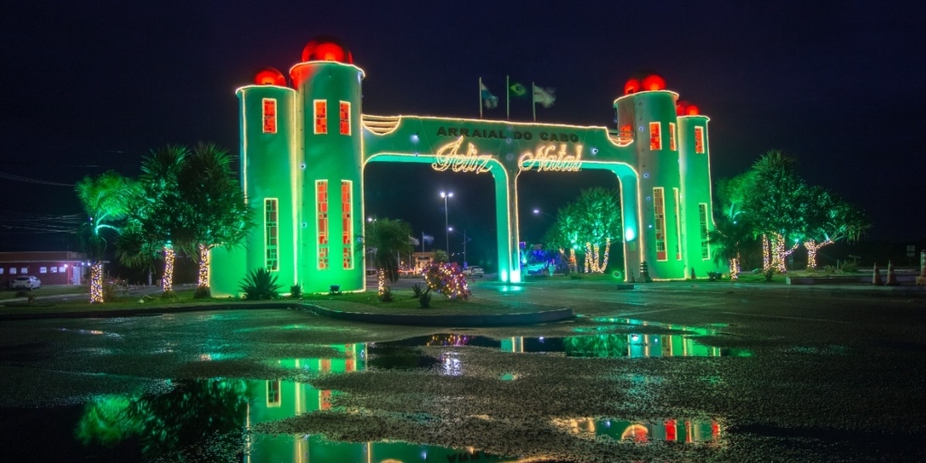 Pontos turísticos de Arraial do Cabo ganham iluminação natalina e ficam ainda mais bonitos 