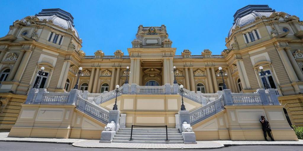 Justiça proíbe governo do Rio de gastar até que aplique percentual mínimo na Saúde