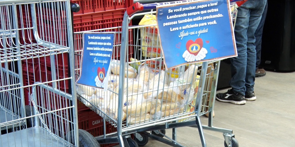 Supermercado de Nova Friburgo disponibiliza pães para quem não pode pagar