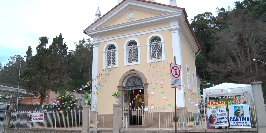 Capela de Santo Antônio, construída em 1884 na praça do Suspiro, é um importante marco da cidade