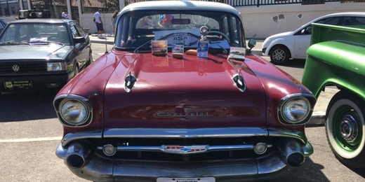 Orla da Praia Grande, em Arraial do Cabo, recebe 10ª Exposição de Carros Antigos neste fim de semana