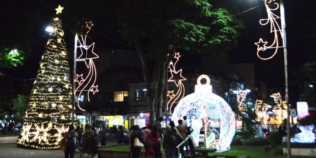 Decoração de Natal ilumina diversos pontos de Teresópolis