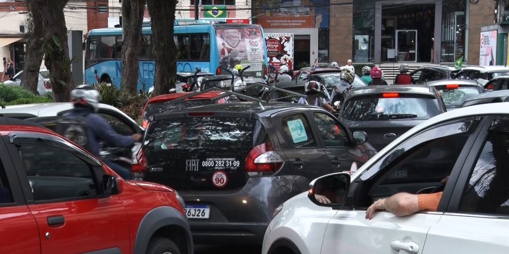 Caos no trânsito gera indignação de motoristas