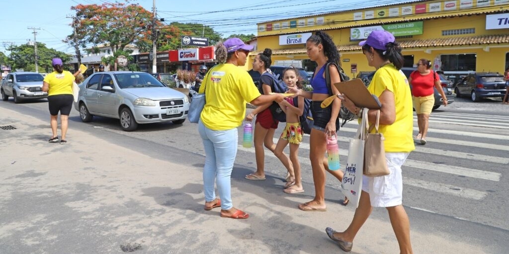 Ação 'Verão Seguro' faz alerta e dá orientações sobre a violência contra a mulher em Búzios