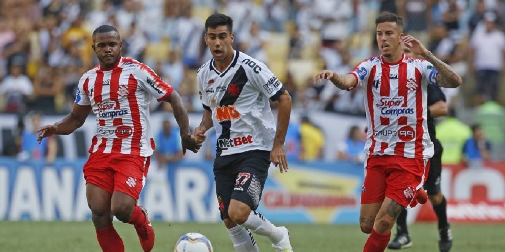 O atacante Tiago Reis é a esperança de gols do Vasco para superar o Flamengo