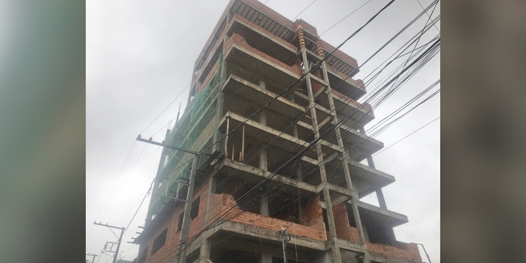 Parte de prédio em construção desaba nesta terça-feira em Nova Friburgo