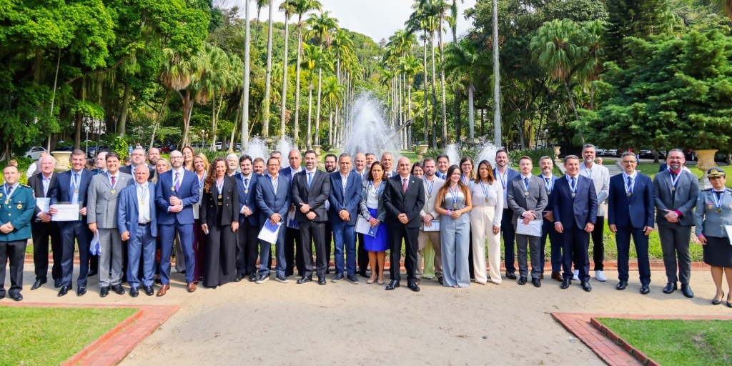 Lista completa com os 77 profissionais agraciados pode ser conferida no Diário Oficial do Estado