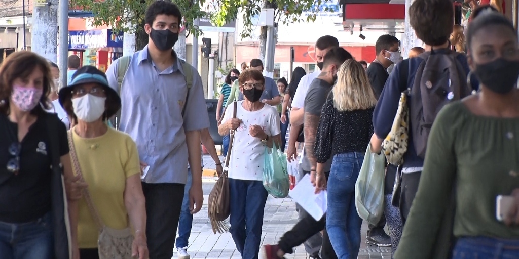 Liberação das máscaras em locais públicos está sob critério dos municípios, desde que atinjam percentual mínimo de vacinação
