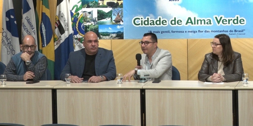 Evento de lançamento ocorreu no auditório da Câmara de Dirigentes Lojistas (CDL)