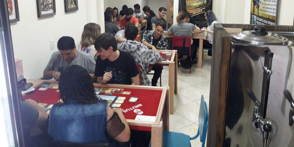 Videogame, que nada! Espaço em Friburgo reúne apaixonados por jogos de tabuleiros