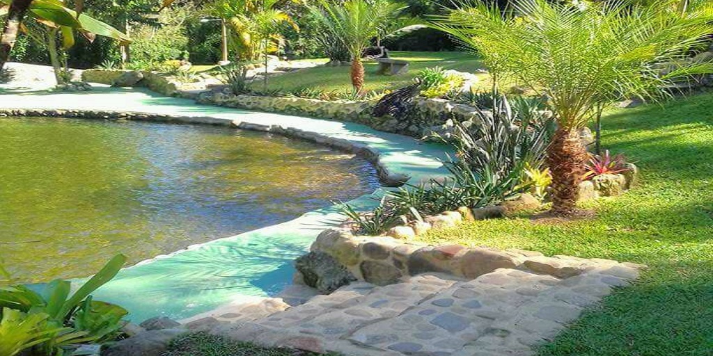 O Barbarô, localizado no bairro do Cascatinha, disponibiliza duas piscinas naturais para os visitantes 