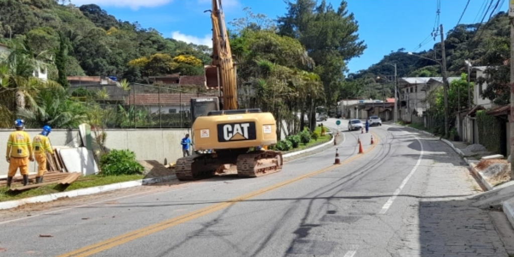 RJ 116 tem sistema pare e siga devido à obras na altura de Teodoro, em Nova Friburgo