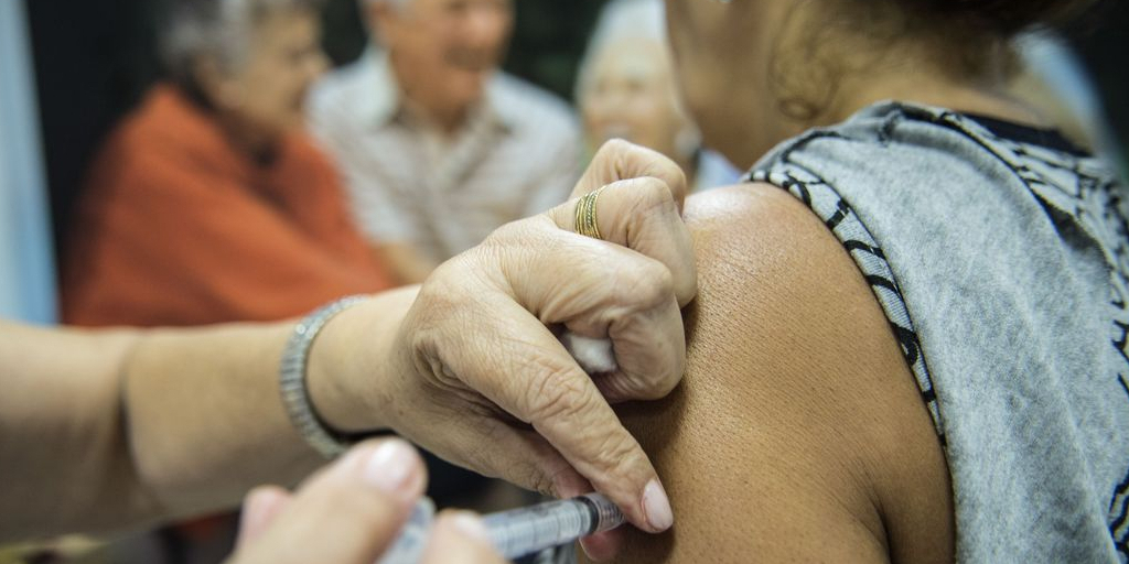 Vacinação contra a gripe para idosos a partir dos 70 anos começa nesta quarta em Friburgo