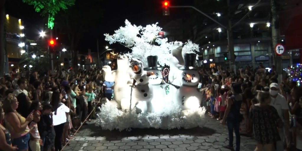 Os desfiles, que foram sucesso no Natal do ano passado, farão novamente a alegria da plateia