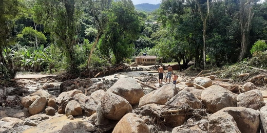 Mulher morre durante tromba d’água em Cachoeiras de Macacu 