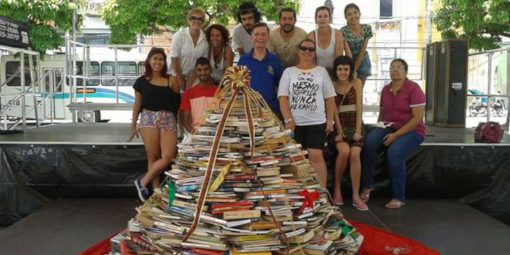 Organizadores do evento “A Árvore que dá livros”, em Friburgo, começam a receber doações