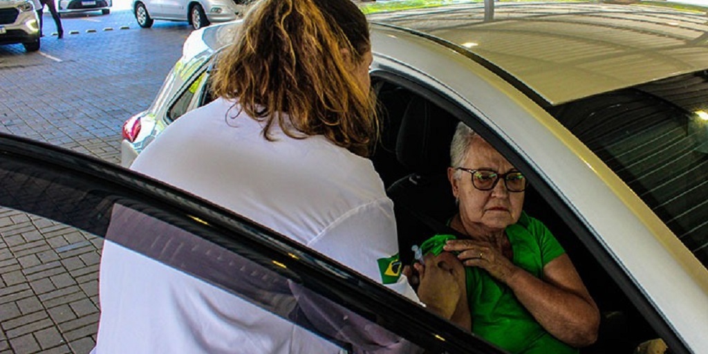 Nova Friburgo terá vacinação sem ter que sair do carro nesta quinta