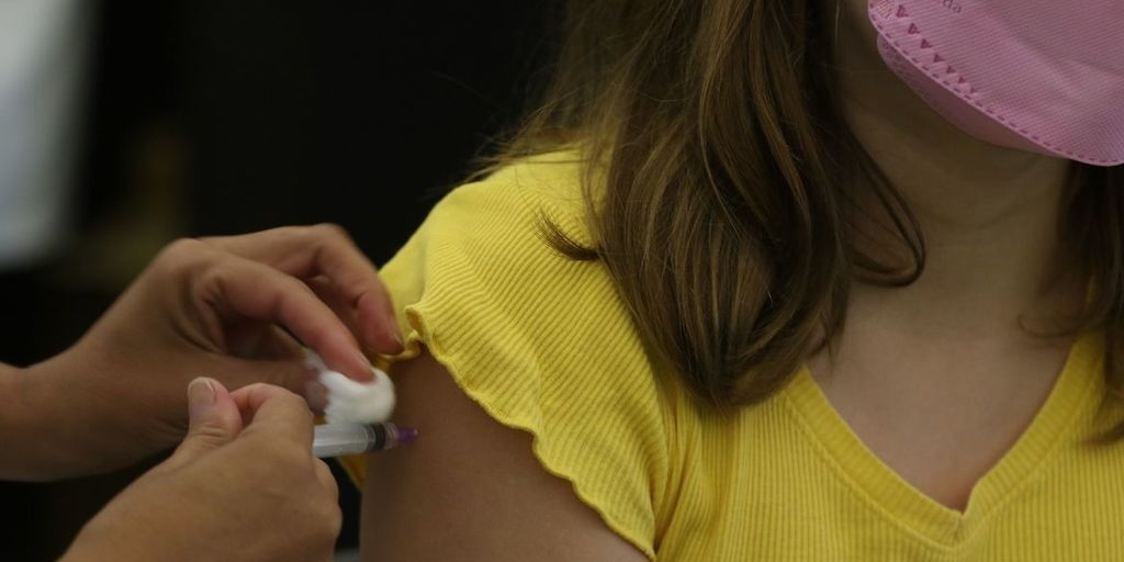 Imunizante da Coronavac é liberado para crianças de 3 a 5 anos; veja como está a vacinação no interior
