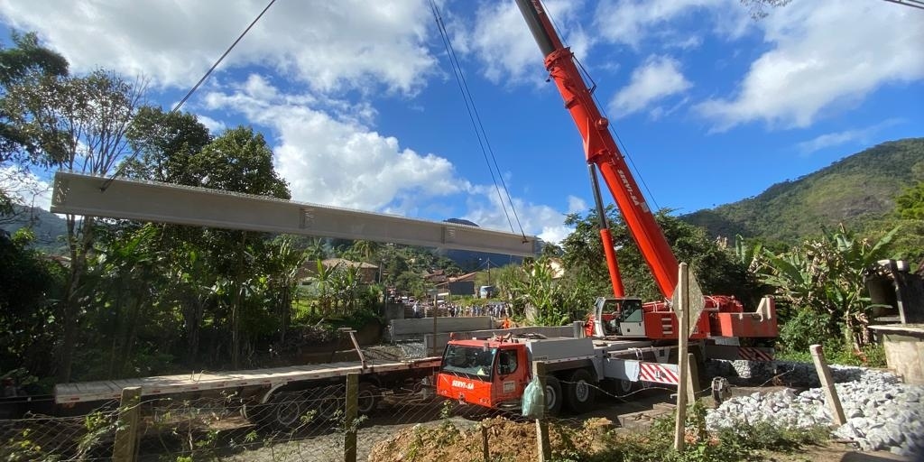 DER começa instalação das vigas de ponte na RJ-142