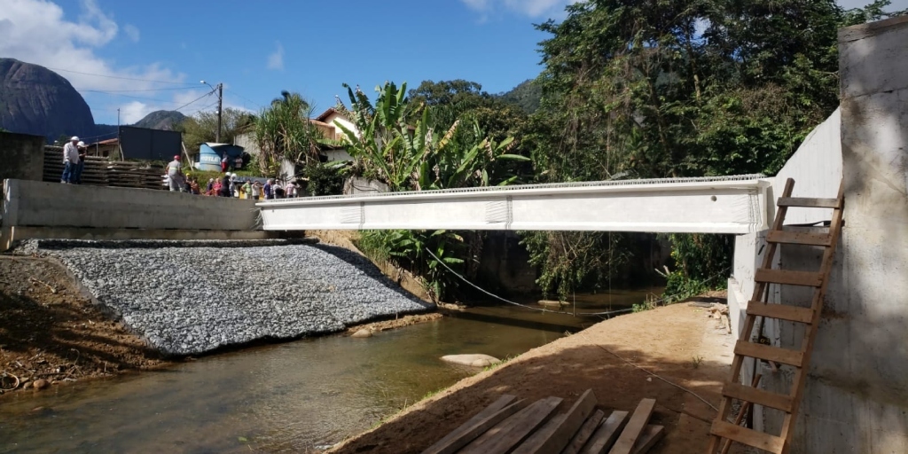 Obras de encostas, pavimentação e construção de ponte avançam na RJ-142, em Lumiar