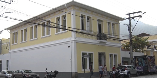 Nova Friburgo oferece curso de teatro gratuito com o ator e diretor Tomás Braune; veja como se inscrever