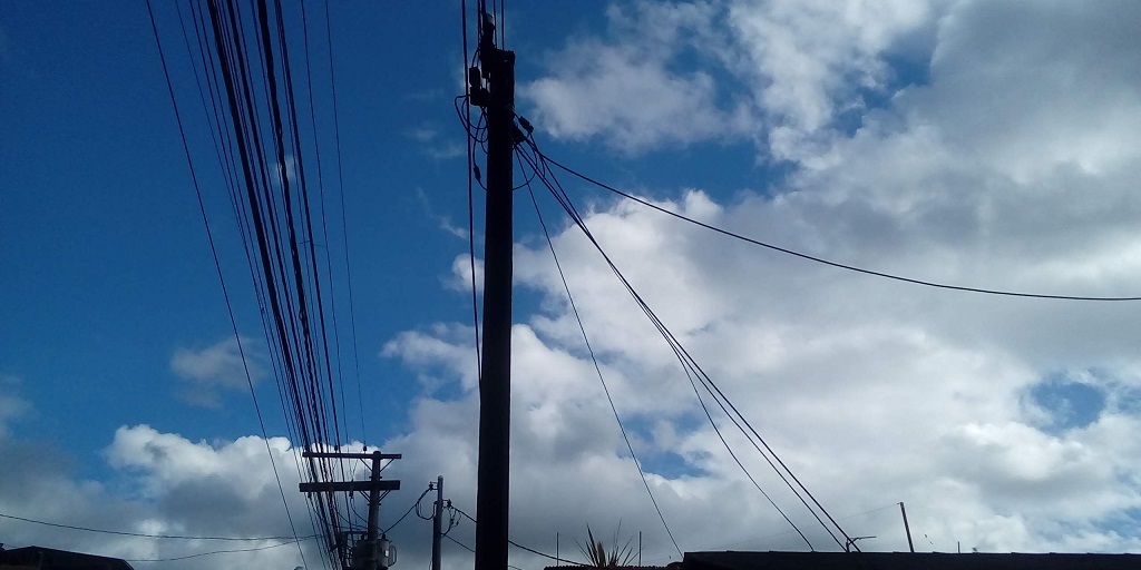 Poste feito com sobras do trilho do trem